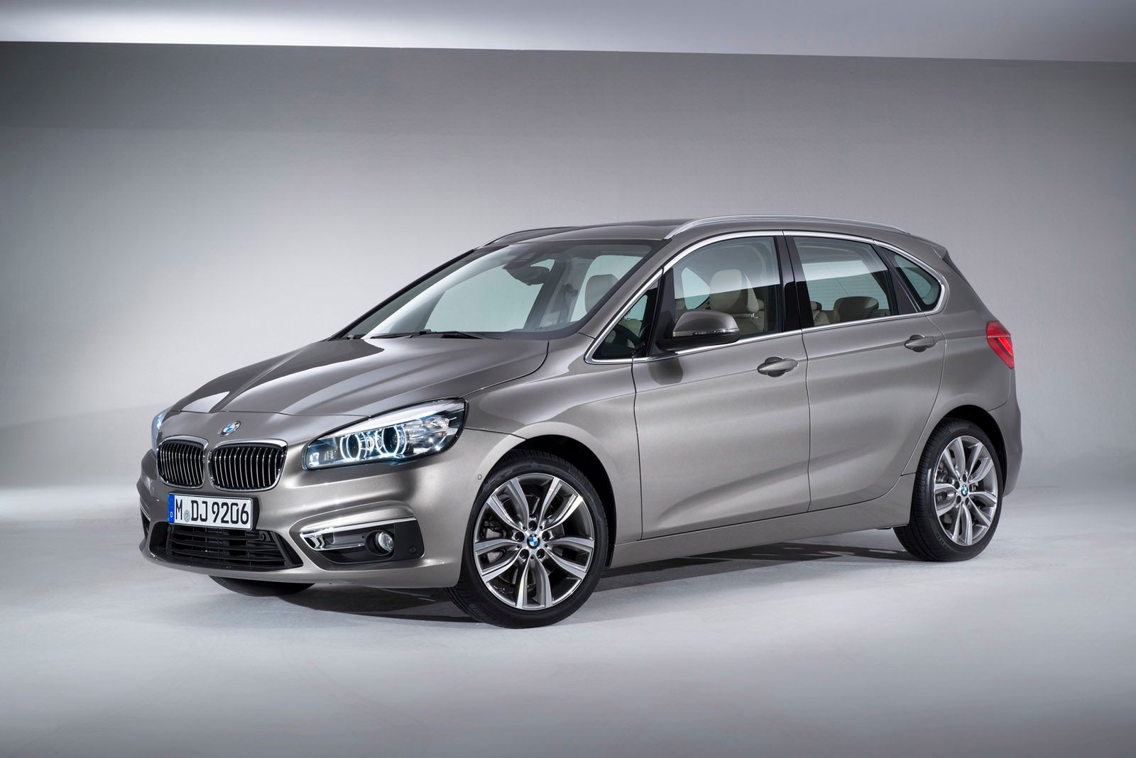 BMW przedstawiło 290 zdjęć z serią 2 Active Tourer [galeria] 69