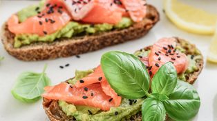 Posyp kanapkę albo twarożek. Pół łyżeczki dziennie wystarczy, by zbić cholesterol i wysoki cukier