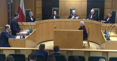 Przyłębska przerwała obrady. Był wniosek o wyłączenie sędziego