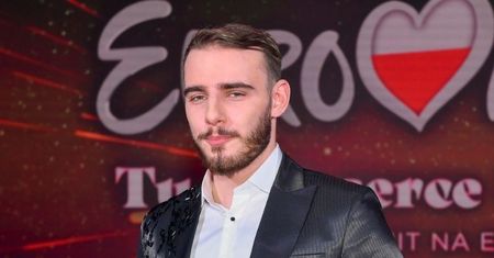 Eurowizja 2022. Zagraniczni fani podzieleni po wyborze utworu Krystiana Ochmana: "TEATRALNY, BANALNY"