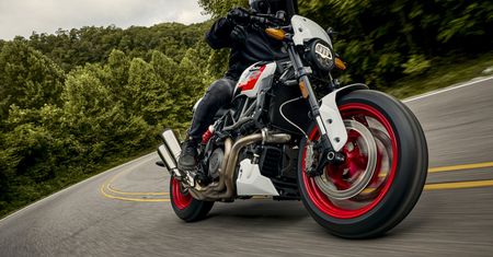 Indian z nowościami na 2023 r. Ulepszony FTR i debiut Challengera Elite