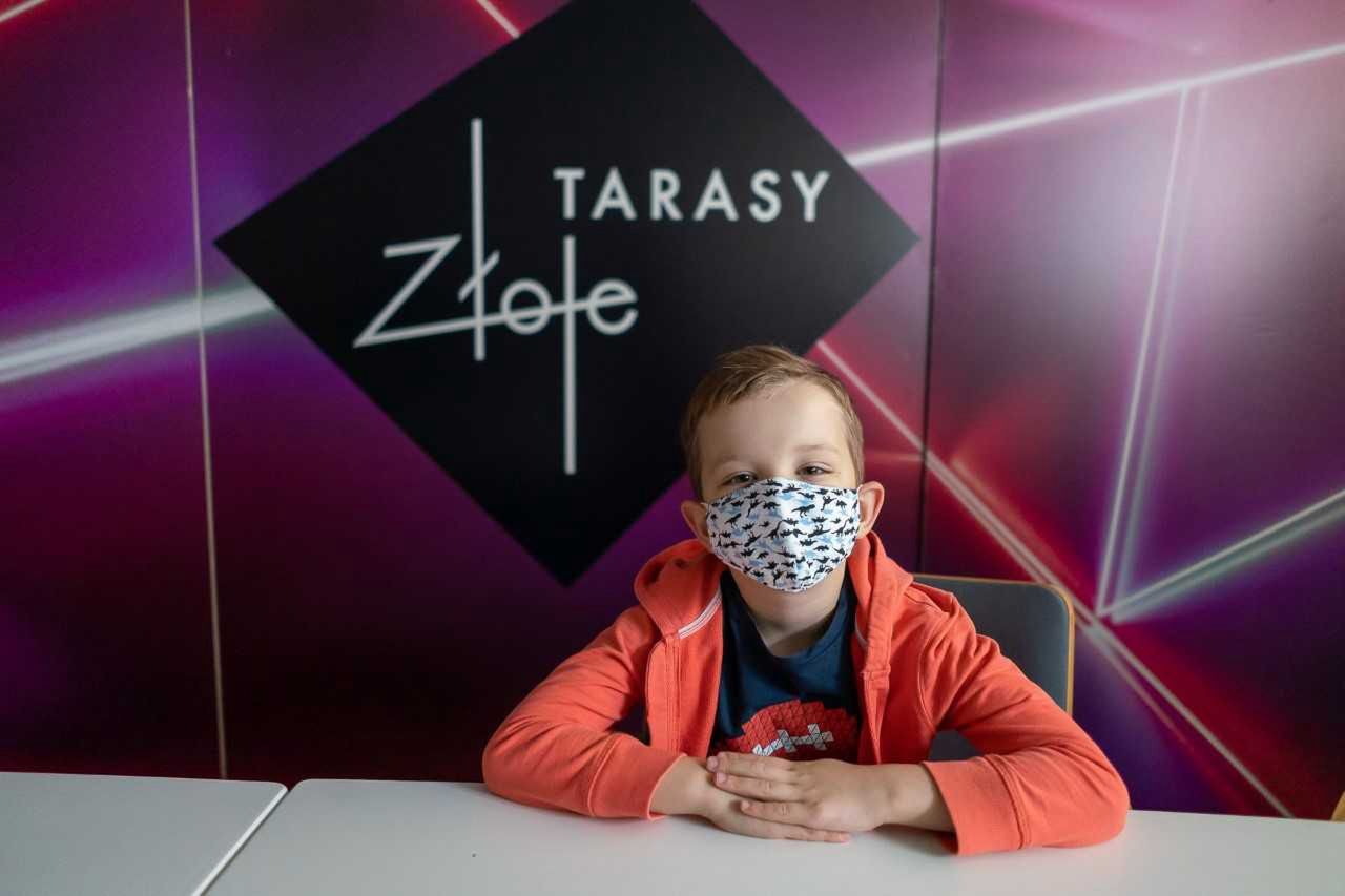 "Zachowaj odstęp". Wspólna akcja 8-letniego Mikołaja i Złotych Tarasów