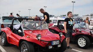 Kraków: Zlot Klasyków na Dachu 2025. Kultowe samochody zjechały do Galerii Bronowice. Jest co oglądać!