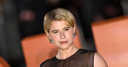 Nie każdy by się odważył. Jessie Buckley pozowała w prześwitującej kreacji