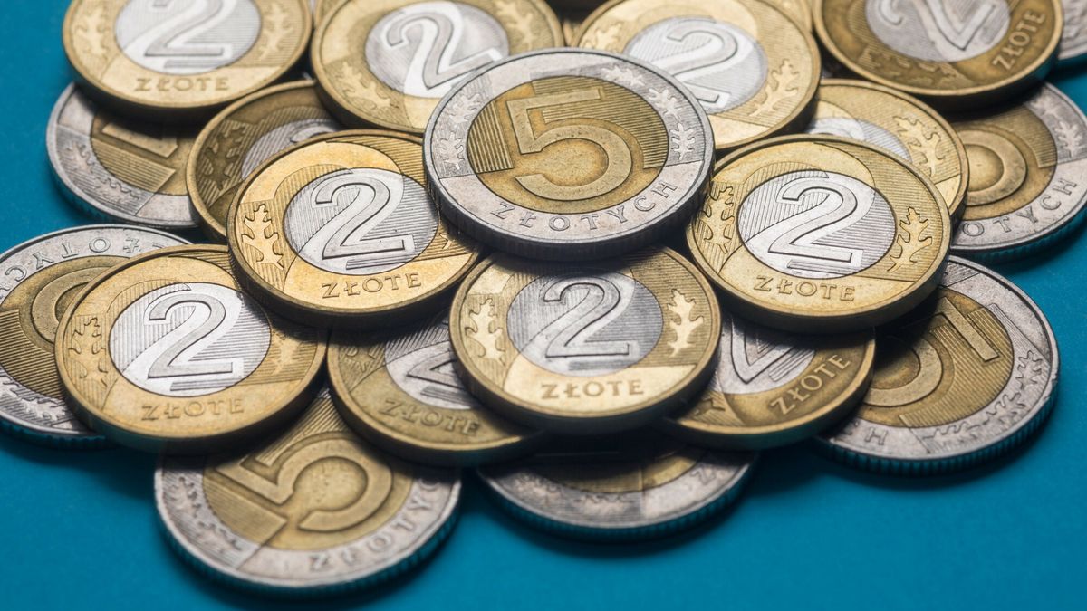 Stock Arkadiusz Ziekfot: Arkadiusz Ziolek/ East News. 18.11.2018.  n/z Polskie monety dwuzlotowe i pieciozlotowe.ARKADIUSZ ZIOLEK