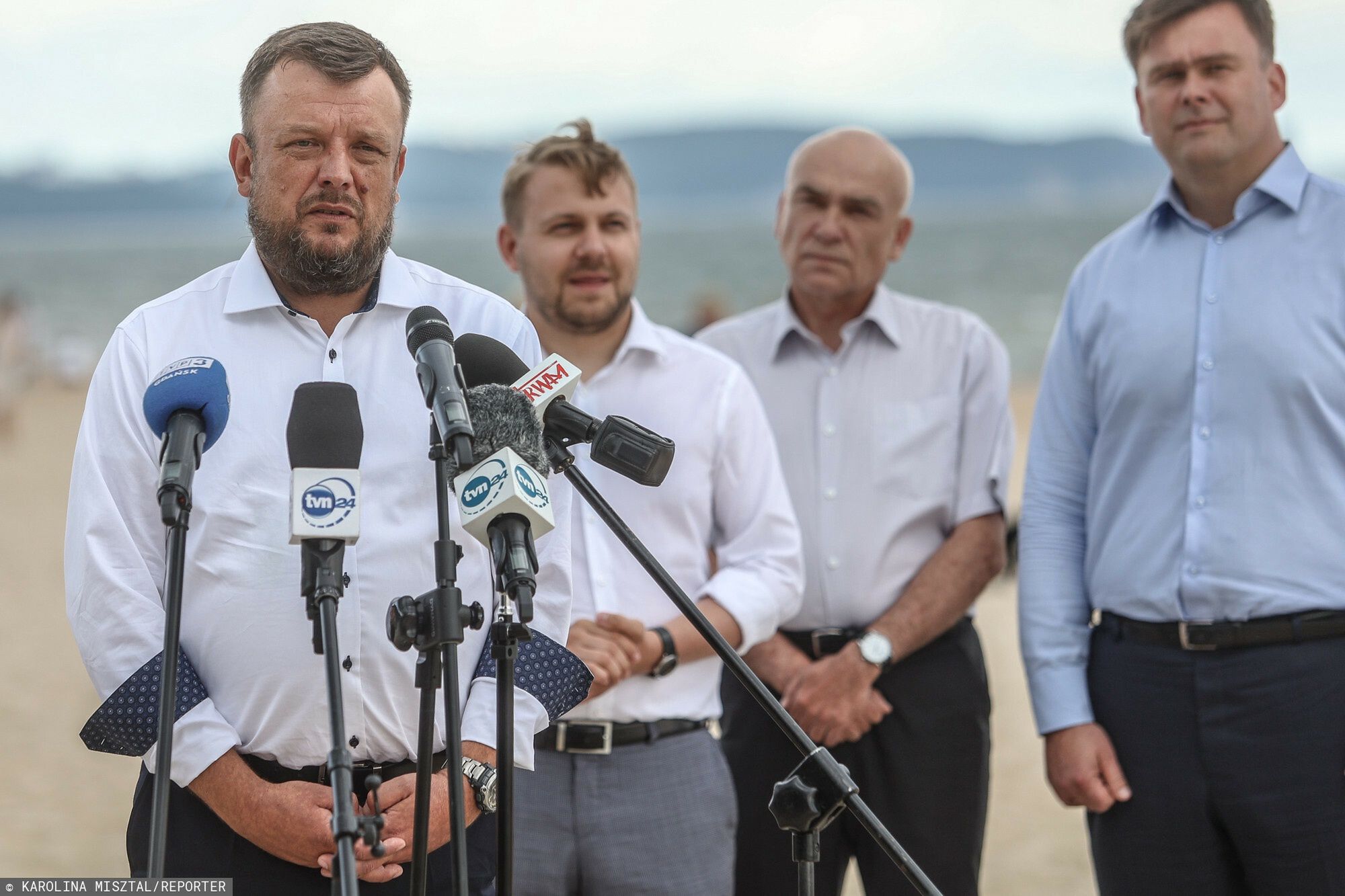 Briefing wiceministra - Stop za?miecaniu pla?.05.07.2022 Gdansk.   Plaza Jelitkowo.  Stop zasmiecaniu plaz,  ochrona Morza Baltyckiego - briefing prasowy na plazy w ramach kampanii WFOSiGW EkoTurysta.  Nz.  Michal Mistrzak ,  glowny inspektor ochrony srodowiska  Fot. Karolina Misztal/REPORTERKarolina Misztal/REPORTER