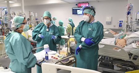Koronawirus. Kolejny rekord w Polsce. Prof. Simon: "Nie mamy kontroli"