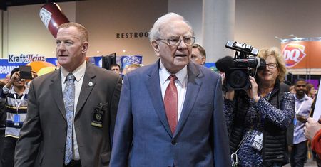 Warren Buffett pokazuje portfel. Ma ponad 12,5 mld dol. w dwóch nowych spółkach