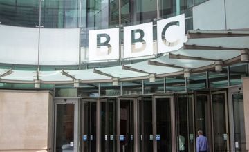 Nowy pomysł na pieniądze dla BBC. Pomoże opłata od klientów Netfliksa i Prime Video?