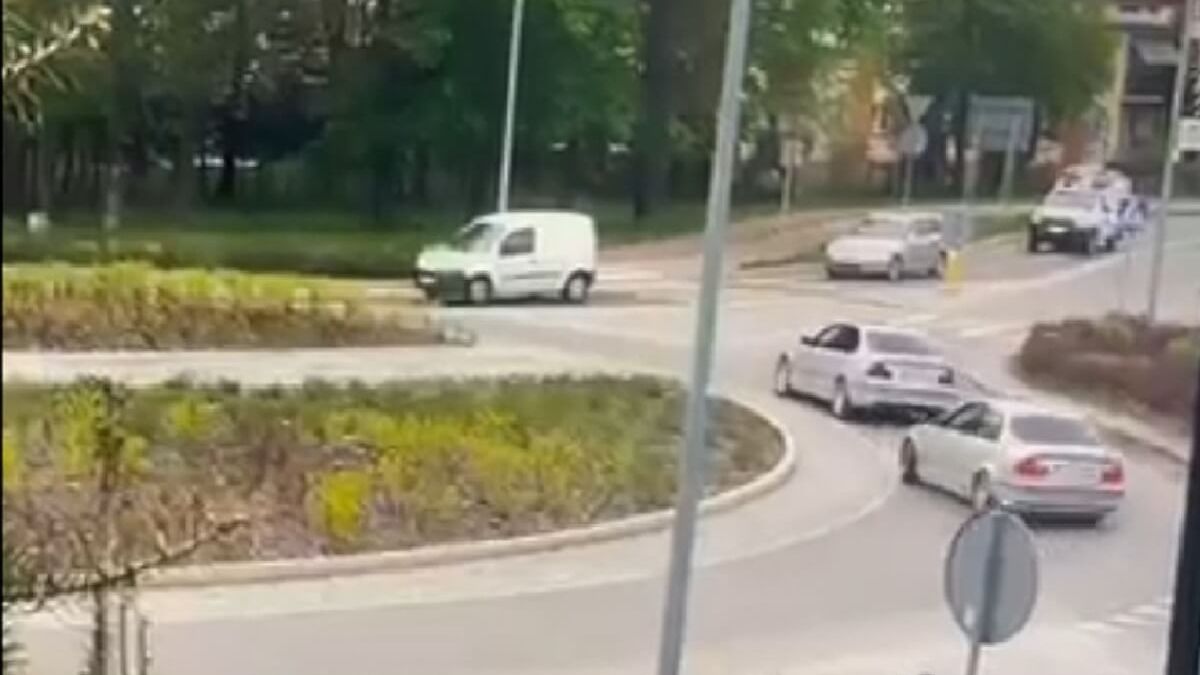 Drift BMW na rondzie w Tomaszowie Lubelskim