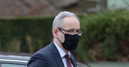 Szczepionka na COVID-19. Adam Niedzielski: najpierw 10 tys. dawek