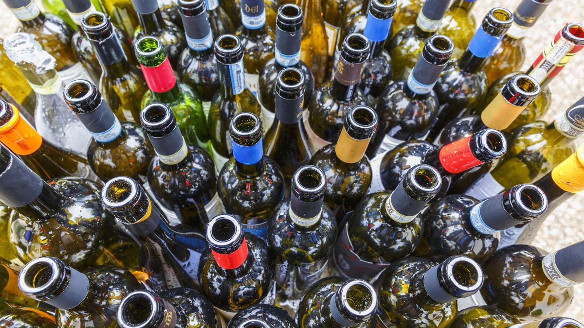 Im ciemniejszy alkohol, tym większy kac
