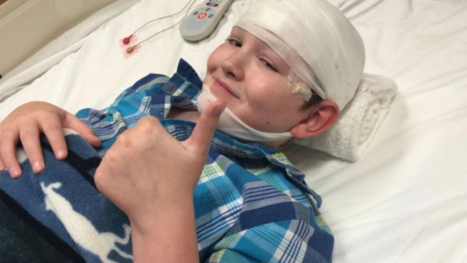 15-latek ciepri na zespół sztywnienia skóry. Jedyną szansą na przedłużenie jego życia jest leczenie we Włoszech