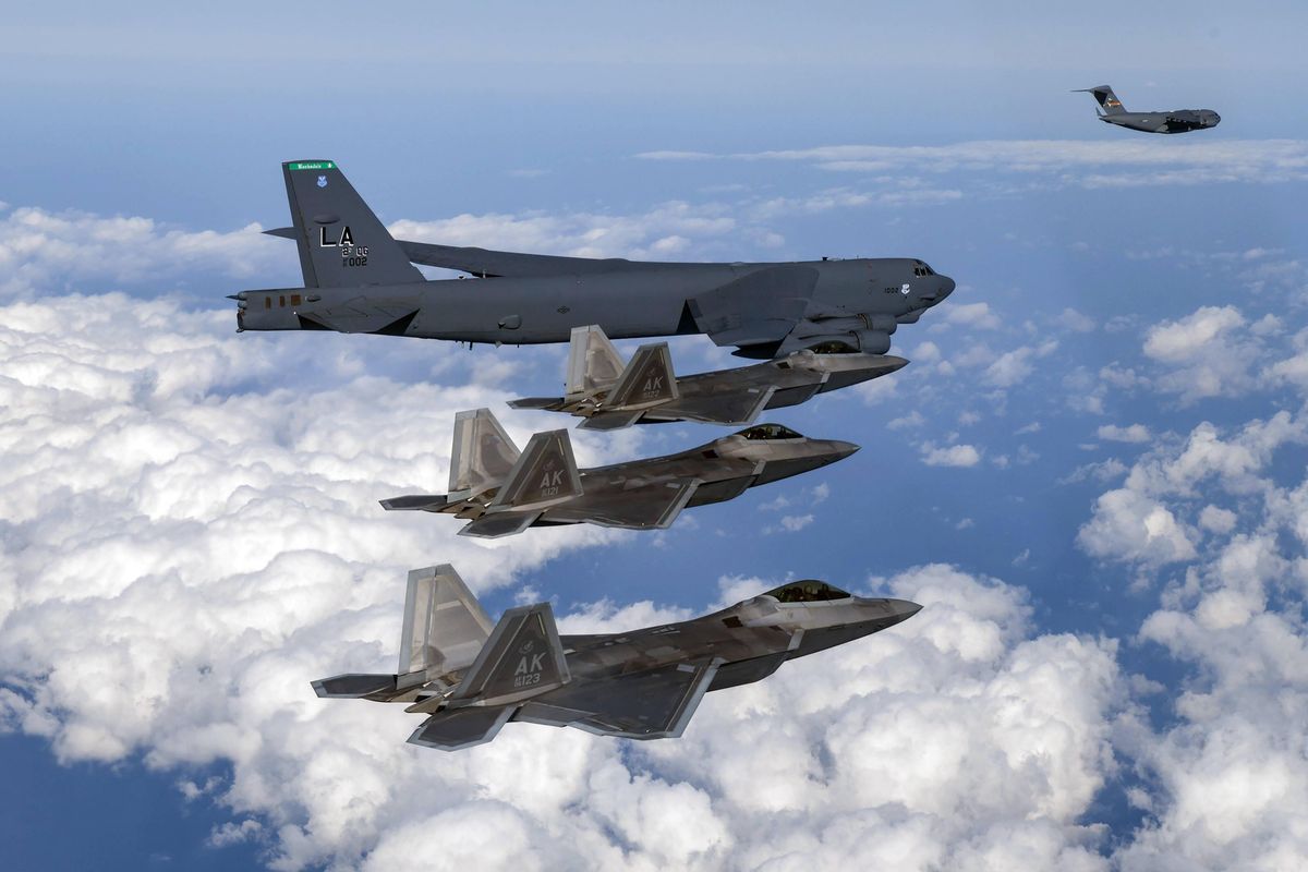 Zachód zaangażuje się w wojnę w Ukrainie? "Nie wystarczy eskadra używanych F-16" 