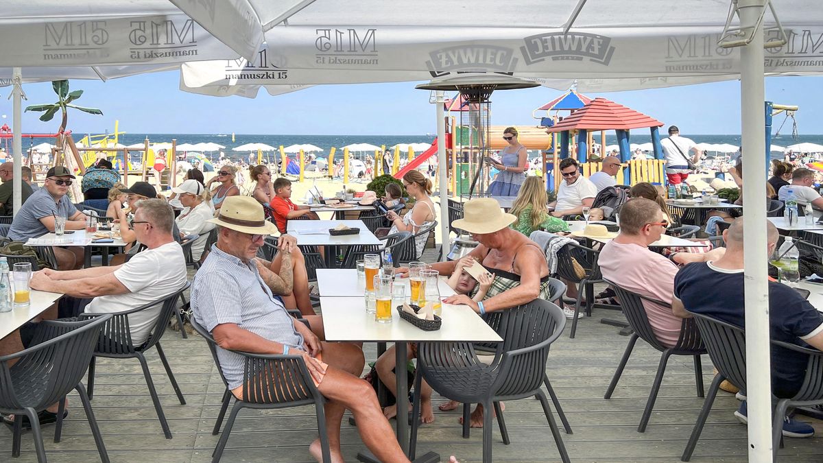 bar na pla�y  bar na pla�y
Sopot, 04.08.2022. Bar M15 na pla�y przy ulicy F. Mamuszki w Sopocie, 4 bm. (jo/ibor) PAP/Jerzy Ocho�ski
 Sopot, 04.08.2022.  Bar M15 na pla�y przy ulicy F. Mamuszki w Sopocie, 4 bm. (jo/ibor) PAP/Jerzy Ocho�ski
Jerzy Ocho�ski
15, ba�tyk, dziecko dzieci, lato, M15 Restaurant & Bar & Sauny Sopot, molo, morze, opalanie, pla�a, pla�owanie, pla�owicze, podr�e, rekreacja, sopot, tr�jmiasto, turystyka, upa�, upa�y, urlop, urlop odpoczynek, wakacje, wczasy, woda, wypoczynek, zatoka gda�ska