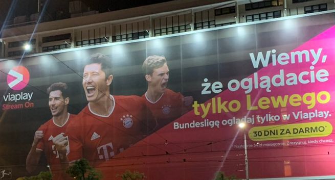 „Wiemy, że oglądacie tylko Lewego” i Kacper Ruciński w reklamach Viaplay (wideo)