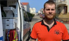 "Nieprzytomny leży na plaży". Ratownik z Helu o tym, jak ludziom puściły hamulce