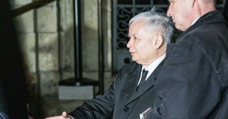 Jarosław Kaczyński na Wawelu. Odwiedził grób brata