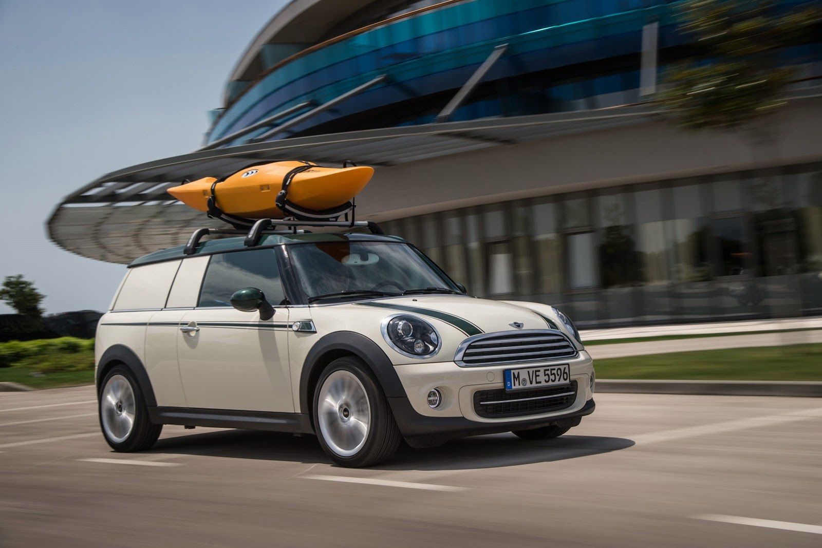 MINI prezentuje koncepcyjne auta na wakacje [galeria] 55