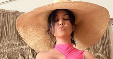 Kourtney Kardashian pochwaliła się ciążowymi krągłościami. Fani i tak mówią o butach
