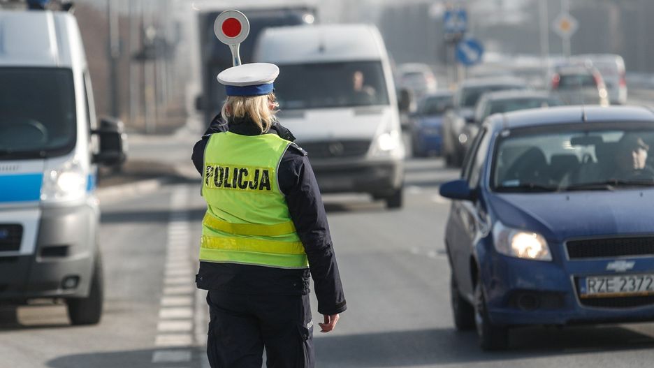 Czy policja będzie powiadamiać szefa, że zatrudniony w firmie kierowca zawodowy stracił prawo jazdy?