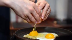 "Swoista pułapka". Eksperci mówią, kiedy jeść śniadanie