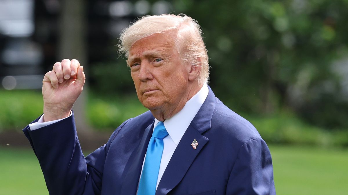WASHINGTON, DC - JUNE 06: U.S. President Donald Trump waves as he departs the White House on June 06, 2025 in Washington, DC. Trump is departing the White House for a weekend trip to Bedminster, New Jersey. (Photo by Win McNamee/Getty Images)