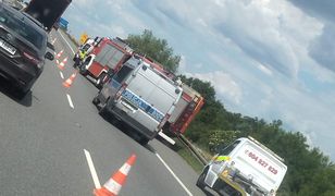 Groźny wypadek na A4. Na autostradzie dachował bus pełen pasażerów