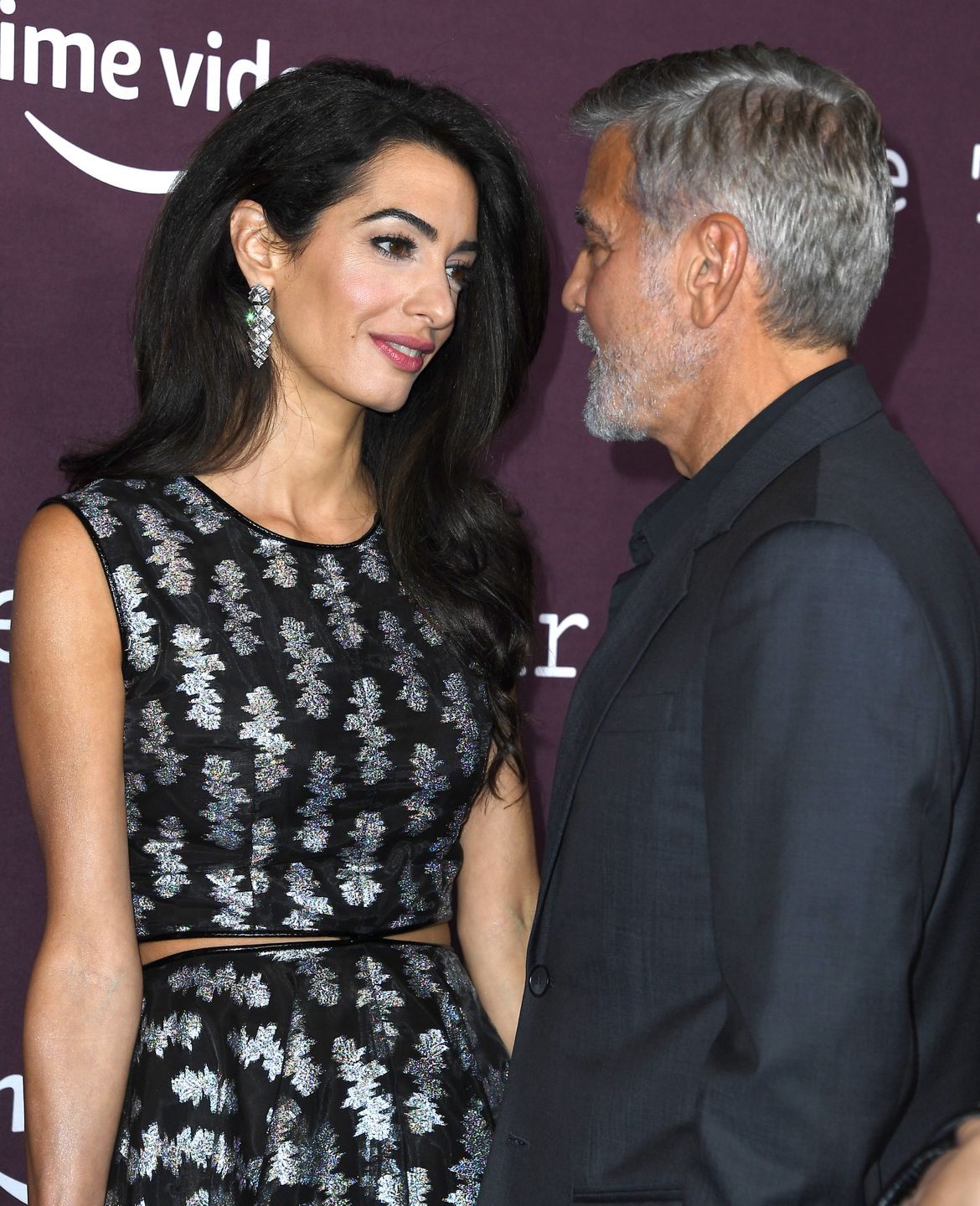 George Clooney i Amal Clooney pozują na premierze w Los Angeles