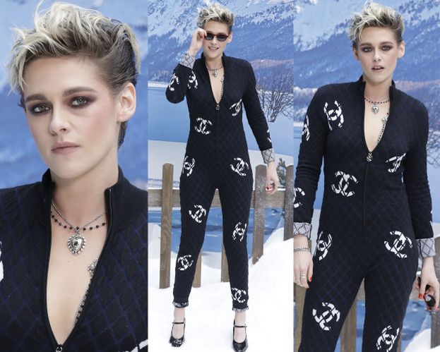 Kobieca Kristen Stewart pozuje na sztucznym śniegu