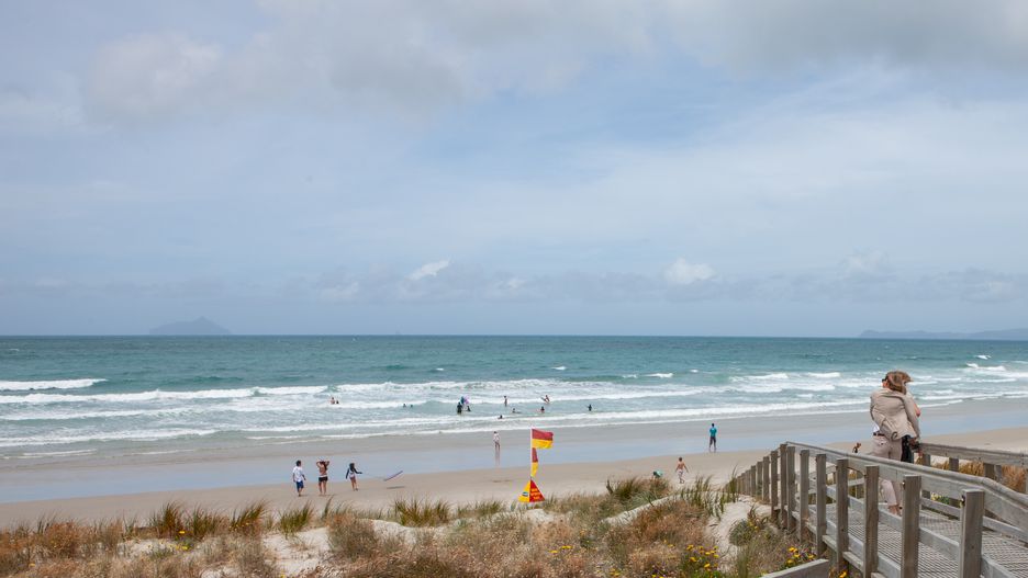 Plaża Ruakaka znajduje się w Nowej Zelandii