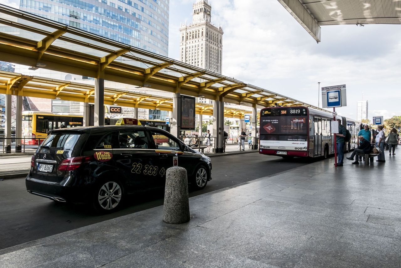 Warszawa: Pijani, bez prawa jazdy i nielegalnie w Polsce. Policja skontrolowała kierowców przewozów osób