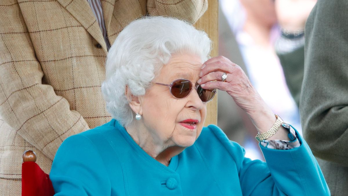 Królowa Elżbieta II i ten sam zegarek na początku lipca 2021 roku 