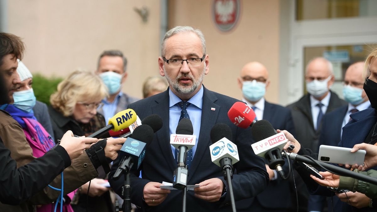 Jeden ze scenariuszy zakłada szczyt czwartej fali w ciągu dwóch tygodni w granicach 25-30 tys. zakażeń dziennie 