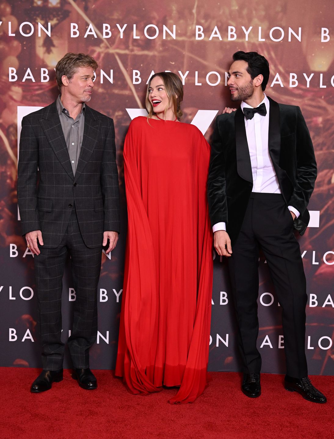 Margot Robbie i Brad Pitt podbijają londyńskie ścianki na brytyjskiej premierze "Babilonu"