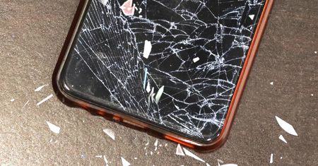 Chcesz naprawić telefon? Zrób to, inaczej możesz mieć kłopoty