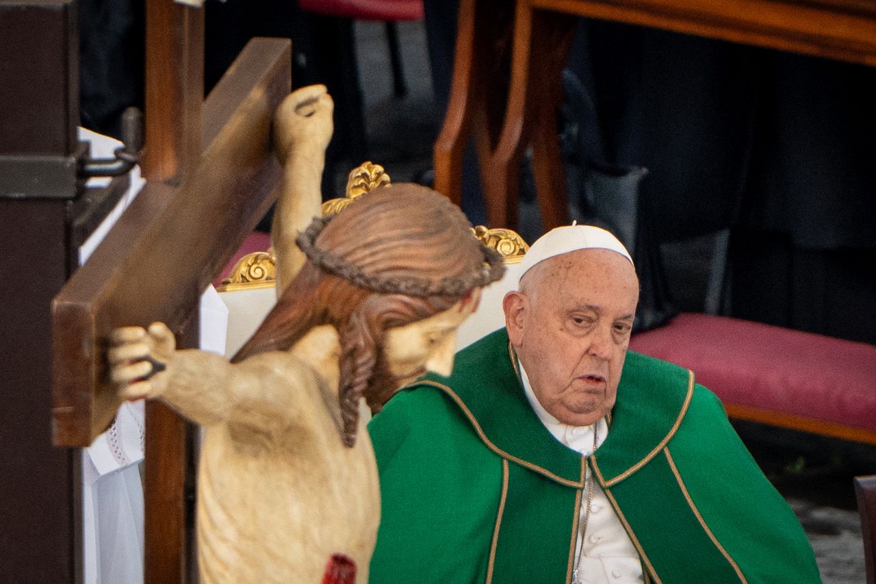 Stan papieża się pogarsza. Alarmujące wieści o zdrowiu Franciszka