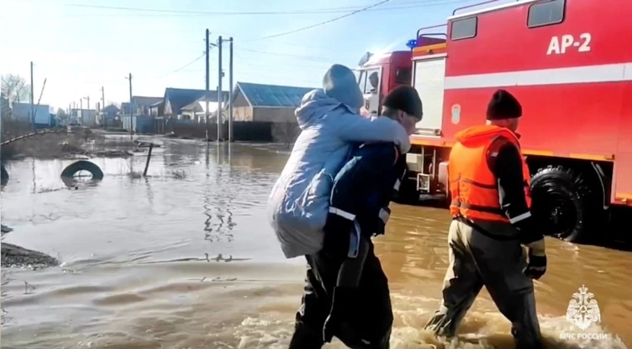 Unprecedented flooding in Ural regions prompts mass evacuations