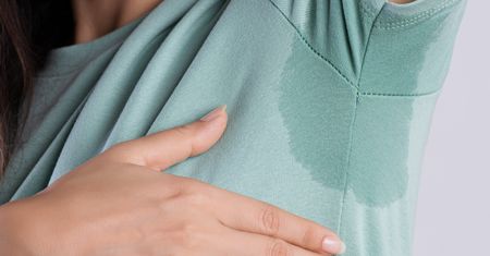 Pot nie będzie już problemem. Poznaj babciną sztuczkę, która działa cuda