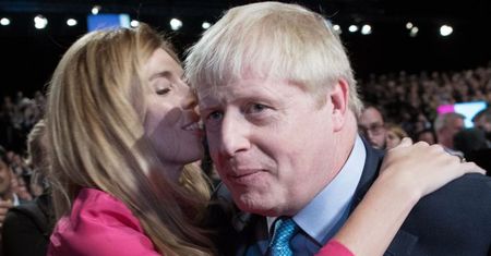 Boris Johnson ZARĘCZYŁ SIĘ! Jego narzeczona SPODZIEWA SIĘ DZIECKA!