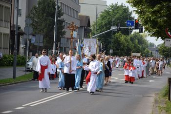Boże Ciało 2025 w Rybniku. Ulicami Śródmieścia we wspólnej procesji przeszli wierni czterech rybnickich parafii