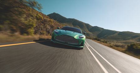 Aston Martin DB12. 680 KM w klasycznym garniturze Super Tourera