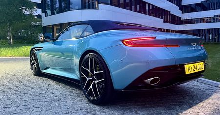 Aston Martin DB12 Volante. Kabriolet elegancki w każdym calu