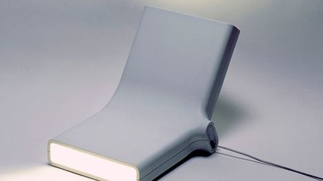 Dziwna lampka na podłogę 1