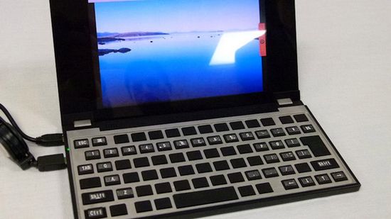 Netbook z ekranem OLED 1