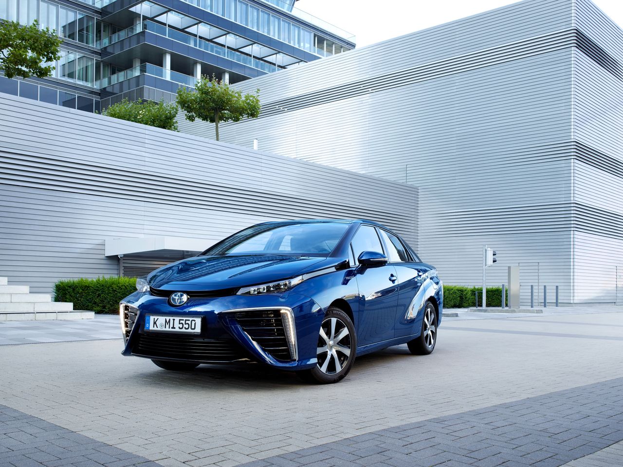 Obecnie produkowana Toyota Mirai z napędem wodorowym