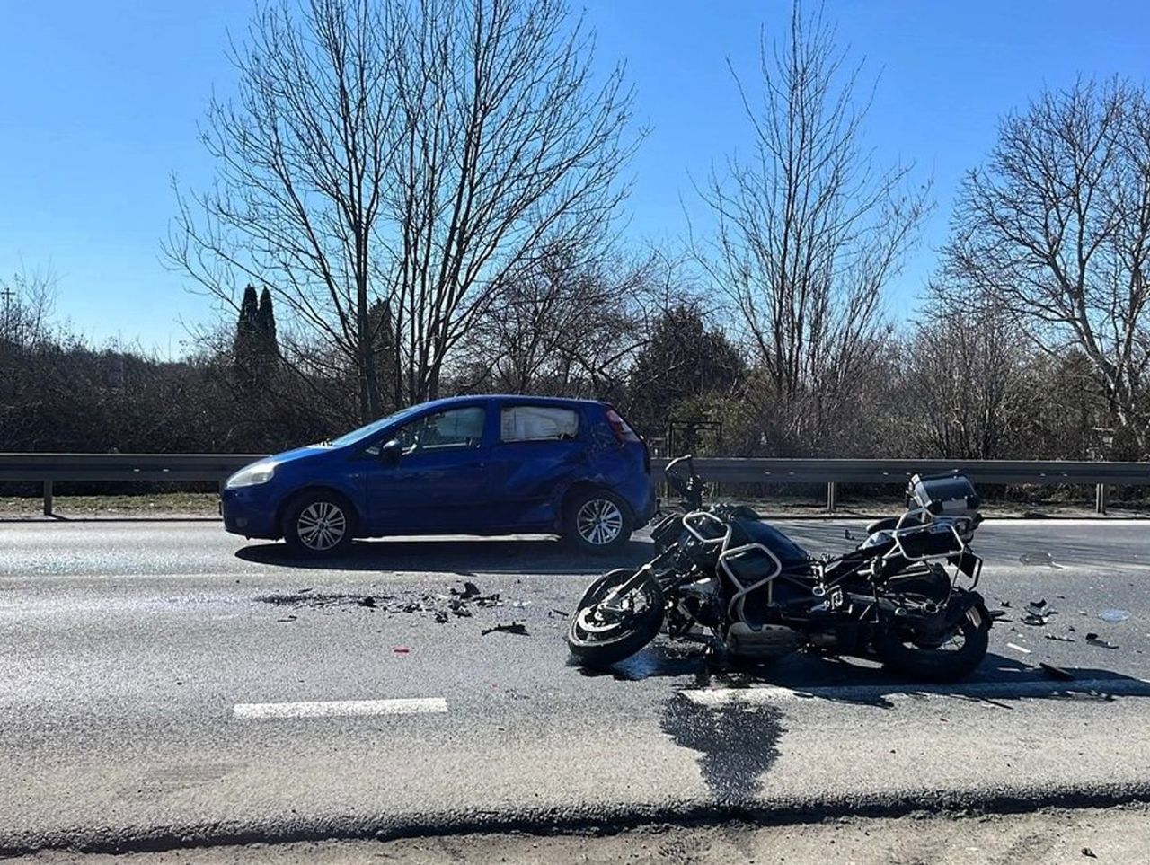 Nie popatrzyła w lusterka. Ranny motocyklista trafił do szpitala