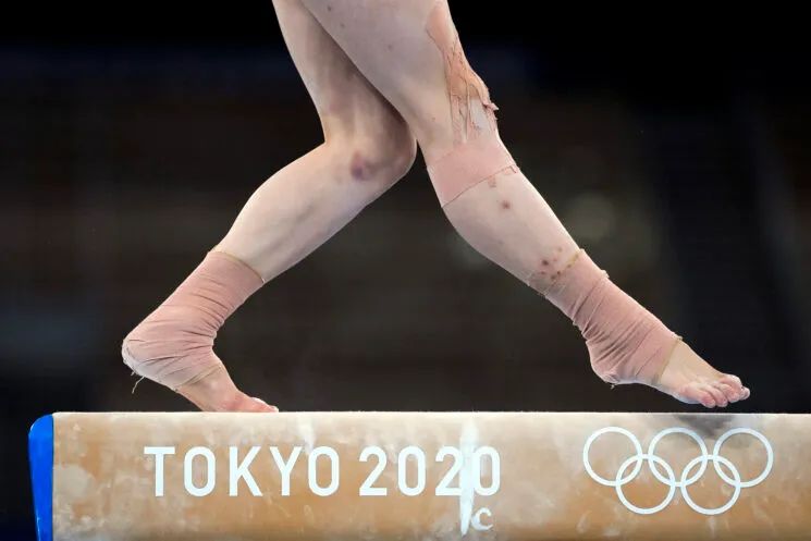 Najlepsze zdjęcia sportowe minionego roku. Wygrał idealny kadr tenisistki z motylem 14