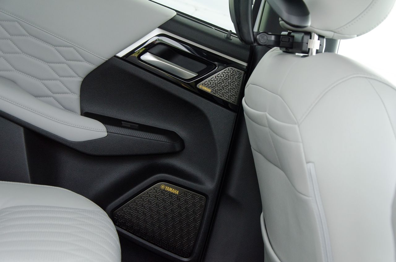 Mitsubishi Outlander PHEV (2025)