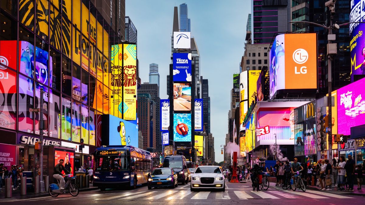 New York City Times Square Zebra Crossing at Night NYC
NYC Crowded Times Square in New York City at Twilight - Night in Summer. Zebra Crossing at Times Square with Cars, Buses waiting for Crowd of People crossing the famous iconic Broadway at Times Square District of Manhattan, New York City, USA
Mlenny